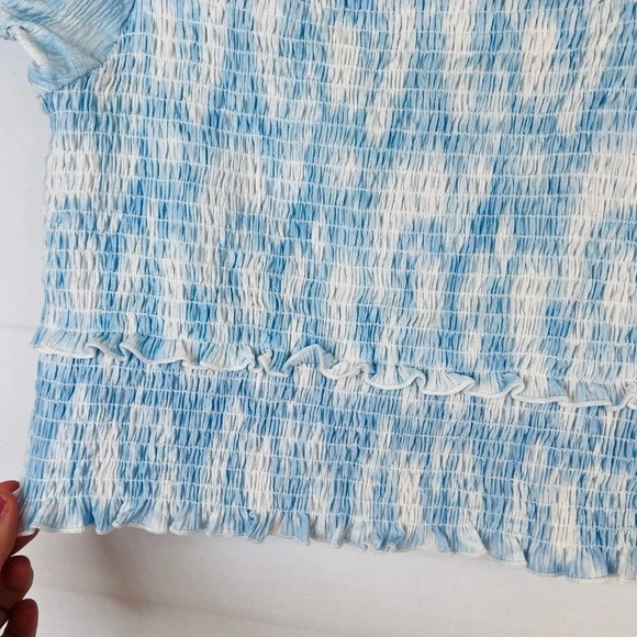 LUSH Blue Swirl Short Sleeve Smocked Top Size L - Picture 7 of 9